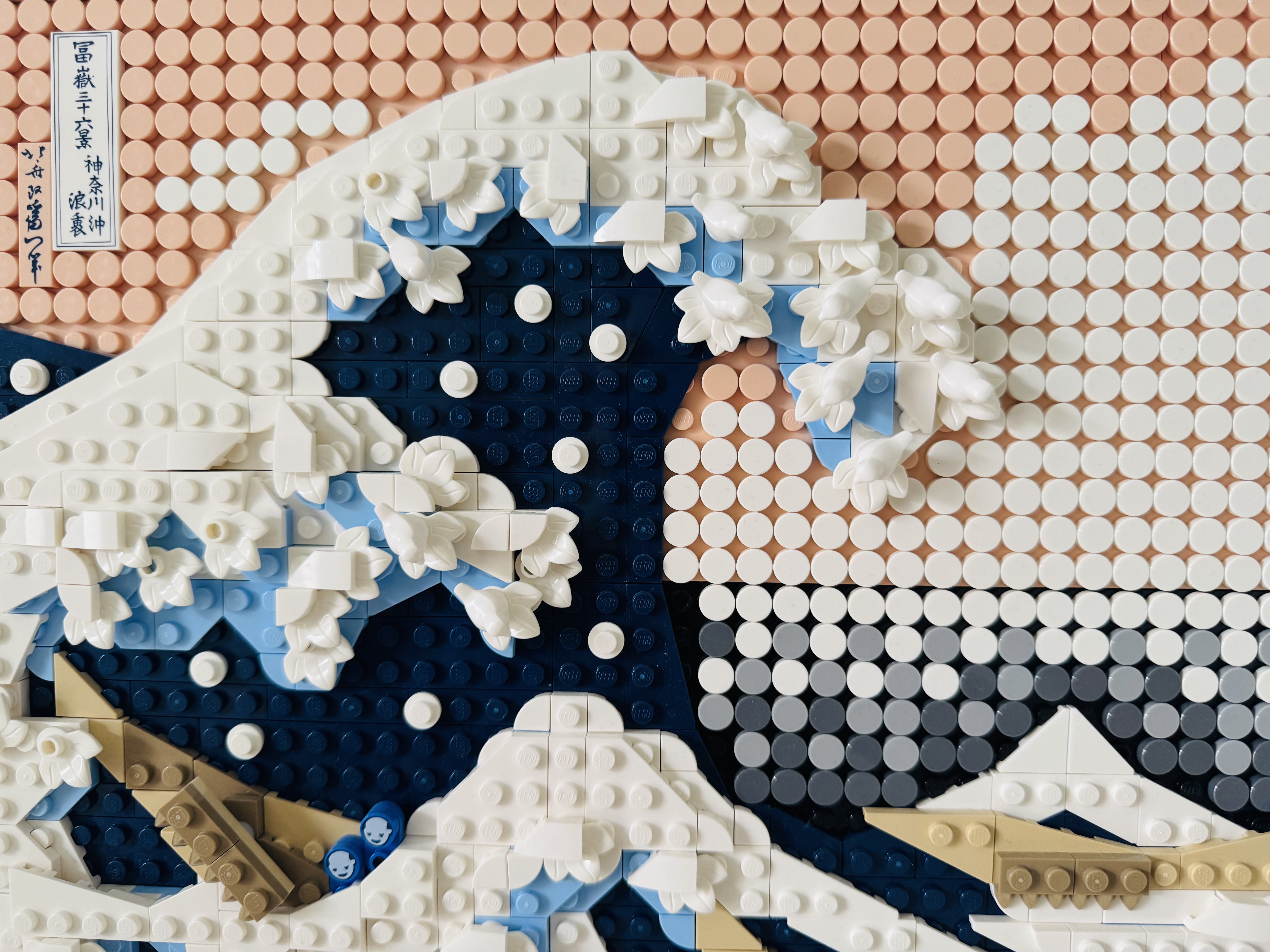 Close up van LEGO Hokusai schilderij