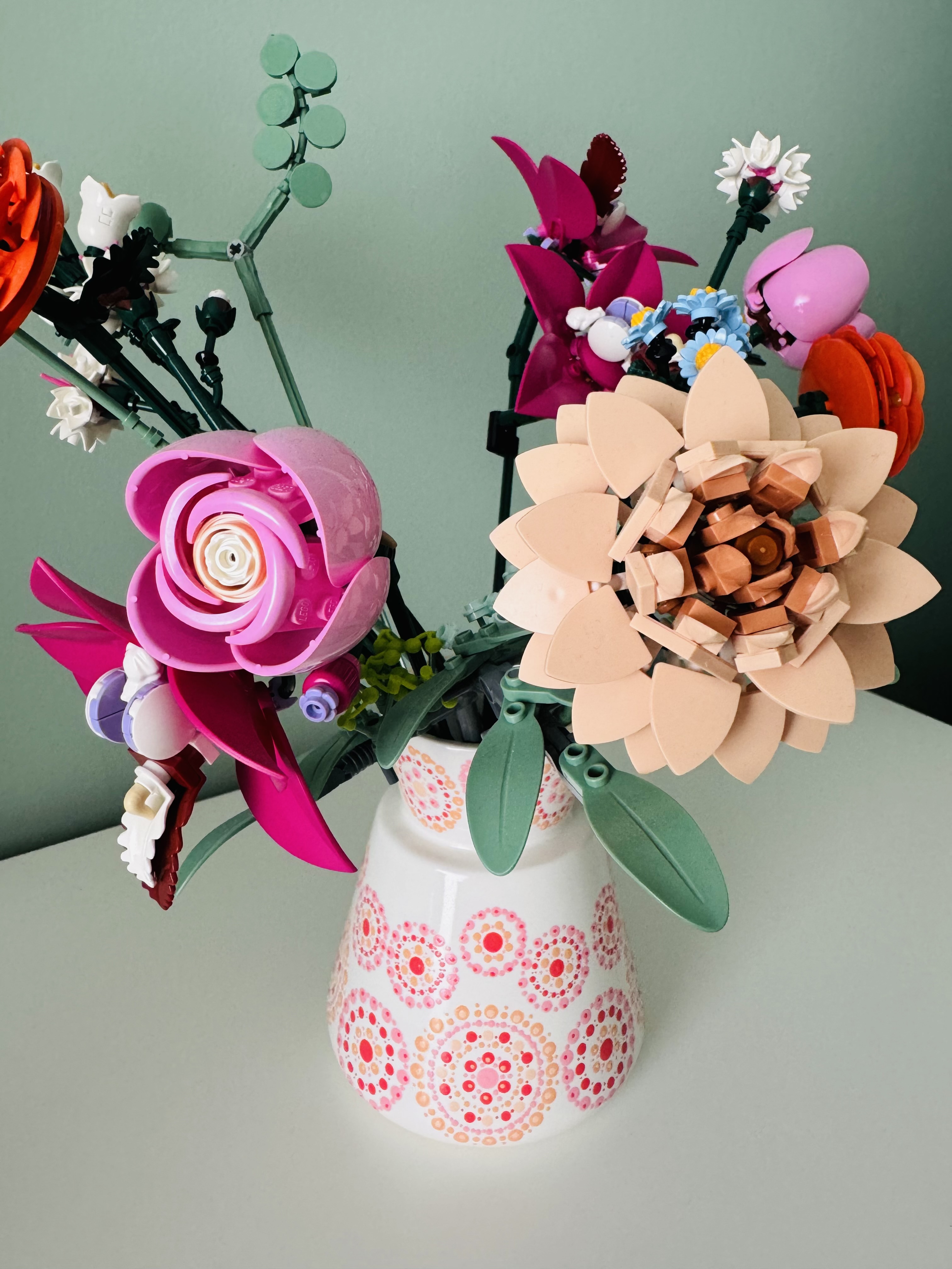 Close up van LEGO roze boeket