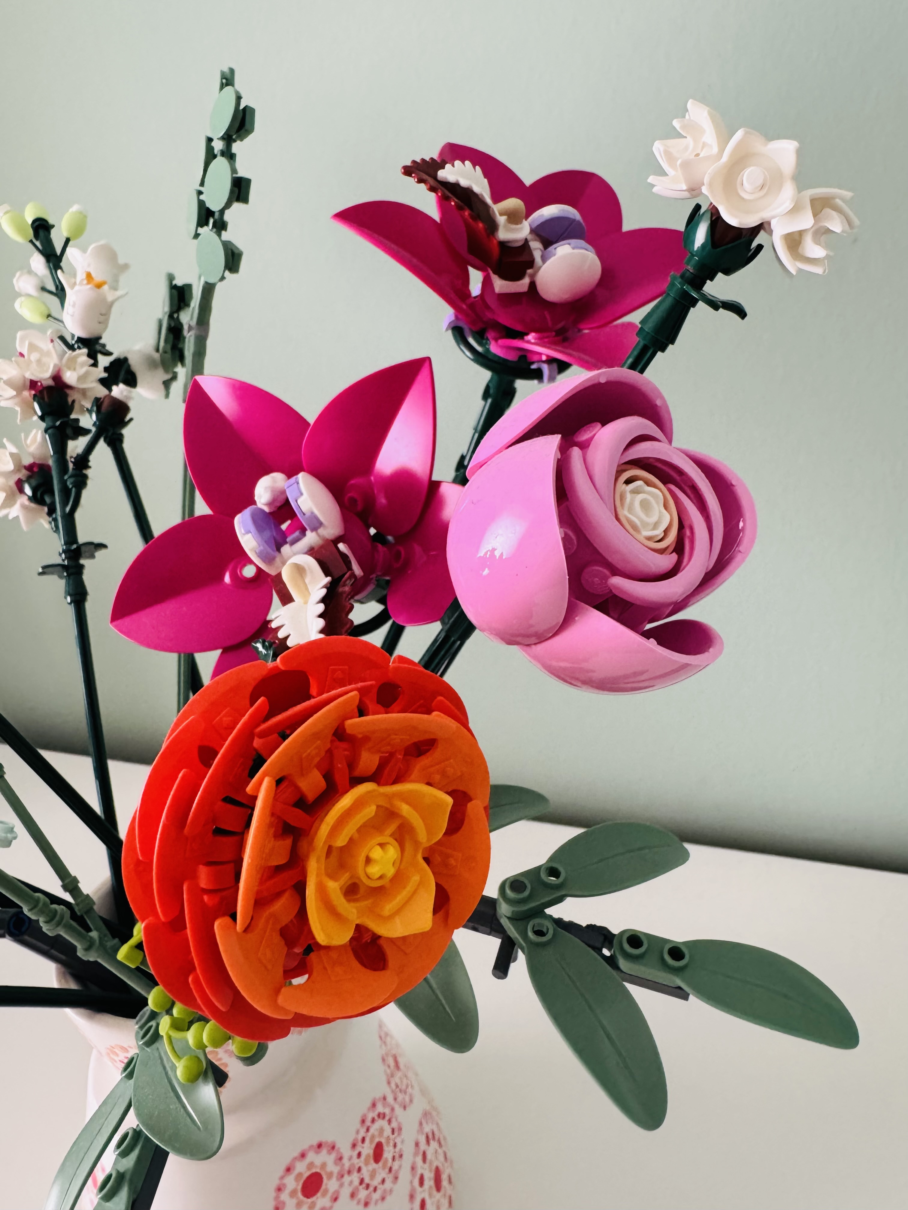 Close up van LEGO roze boeket