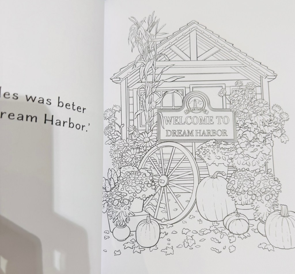 Pagina met een illustratie van Dream Harbour uit het Pumpkin Spice Café kleurboek