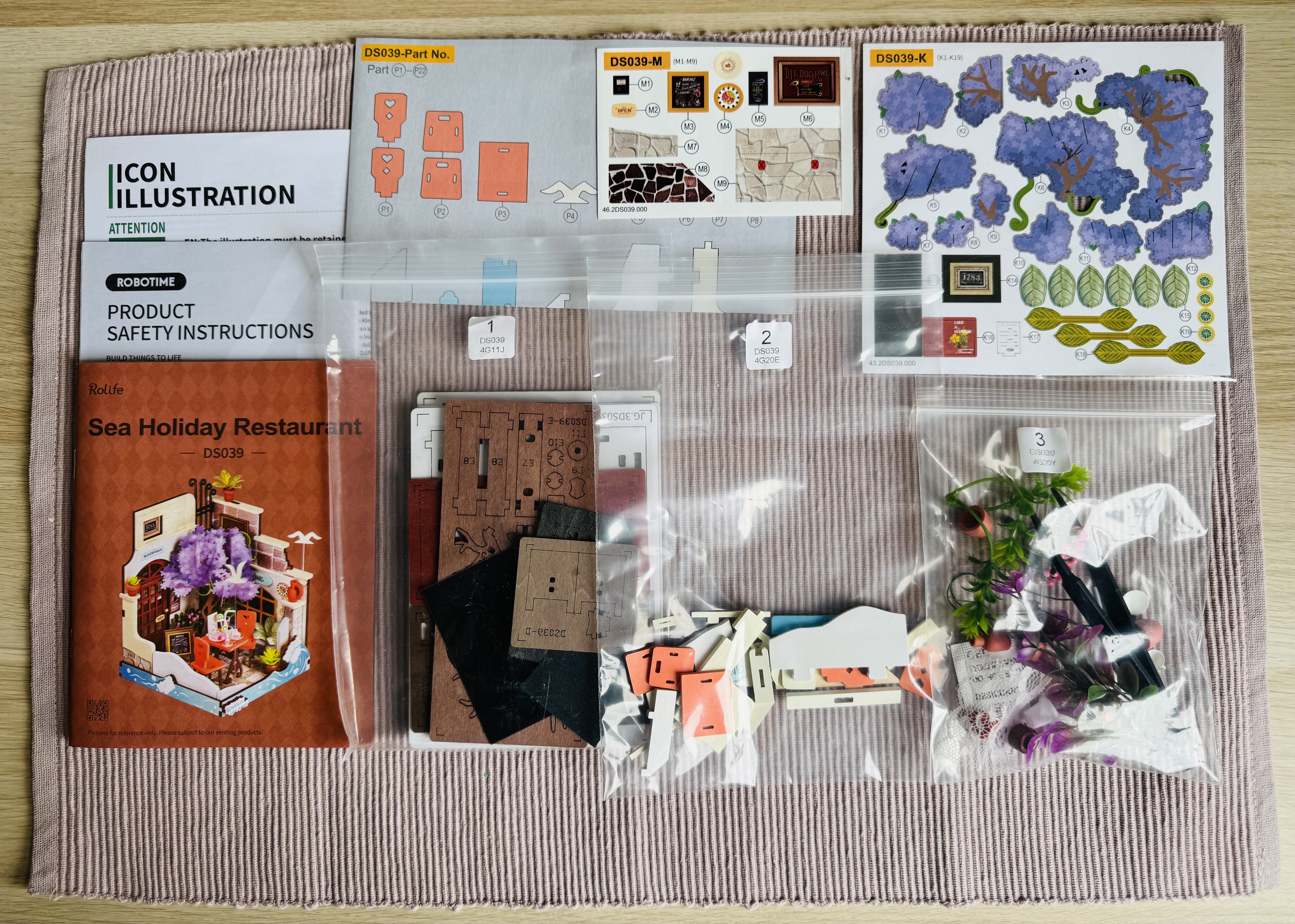 Alle onderdelen uit het Rolife Sea Holiday Restaurant pakket