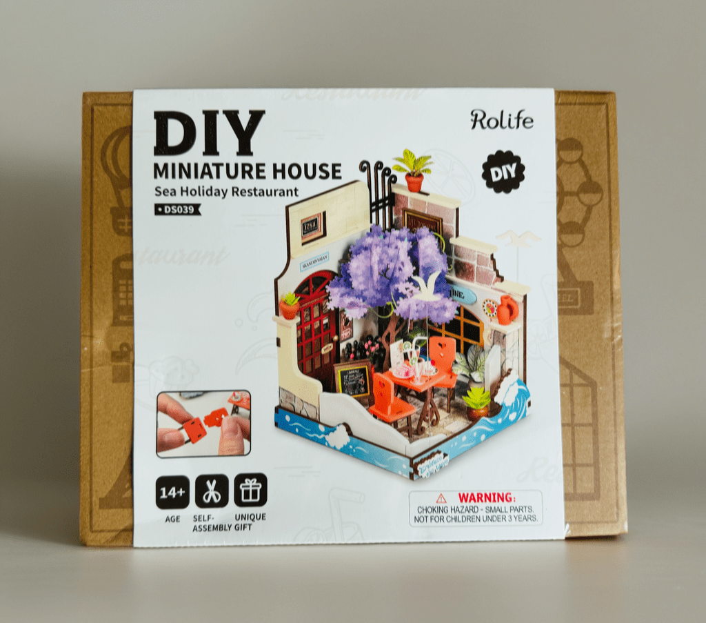 Verpakking van Rolife Sea Holiday Restaurant miniatuurhuisje