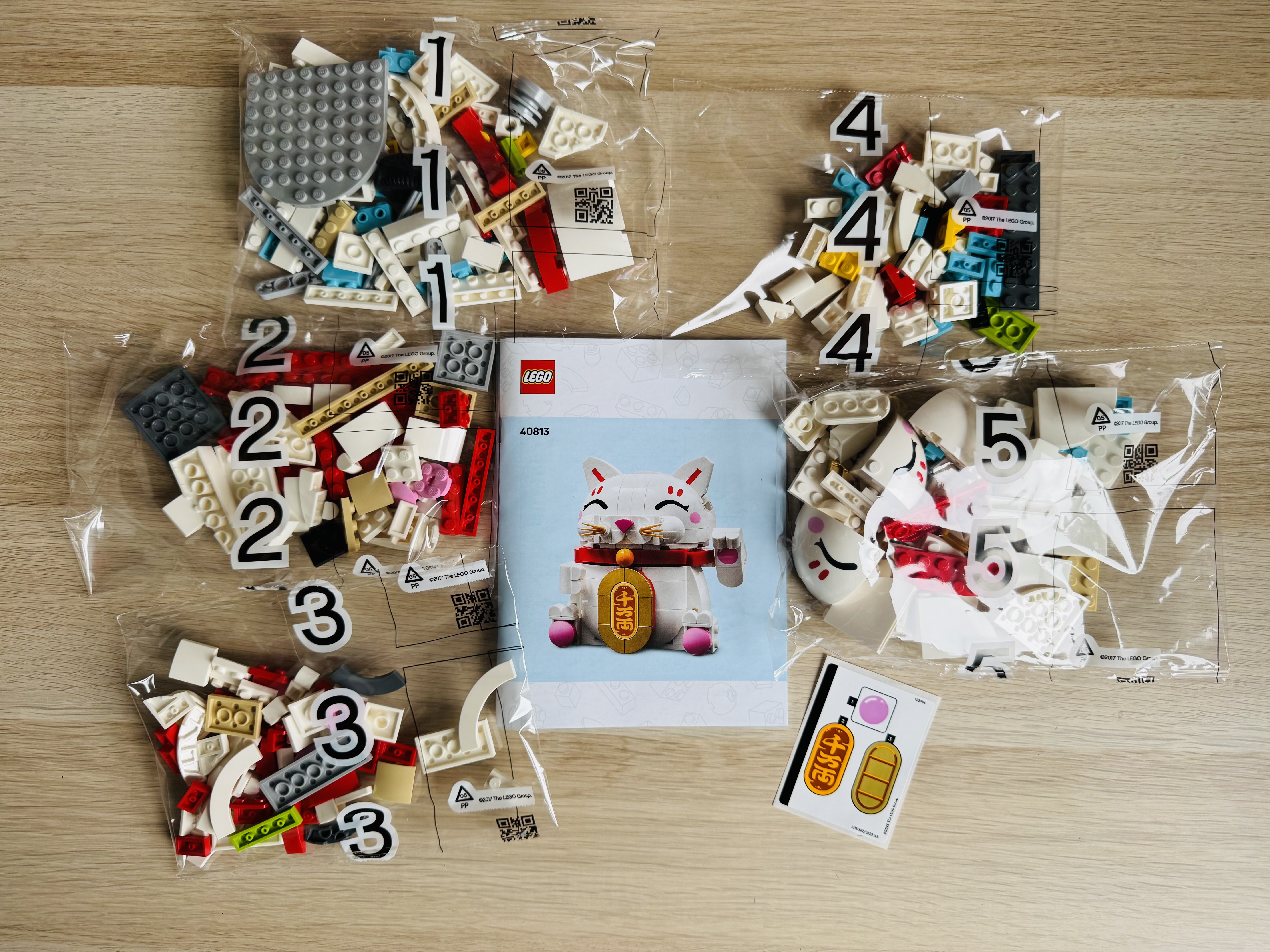 Alle onderdelen van LEGO gelukskat