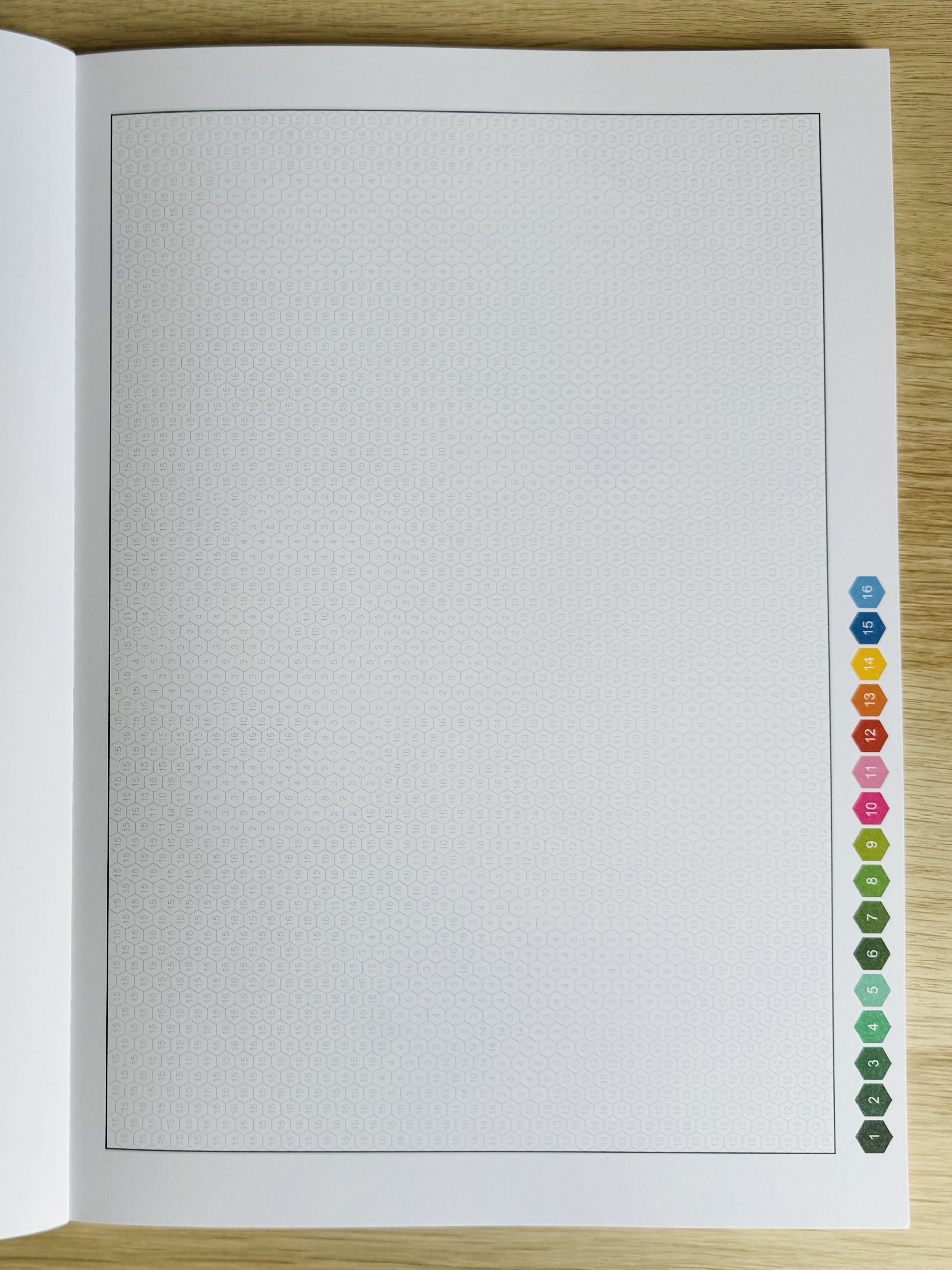 Niet ingekleurde kleurplaat uit Kleuren op nummer deel 8: Natuur