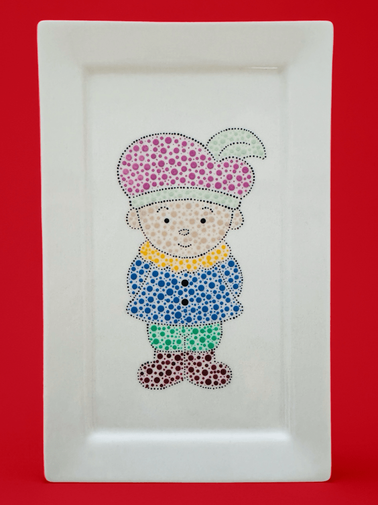 Gestipt bordje met een Pietje erop