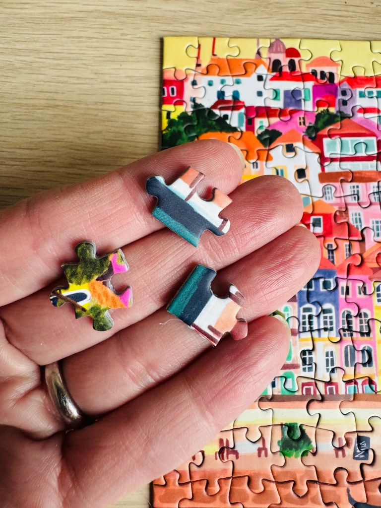 Losse puzzelstukjes in mijn hand