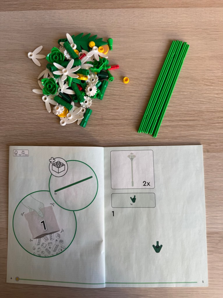 Boekje en alle onderdelen van deze set