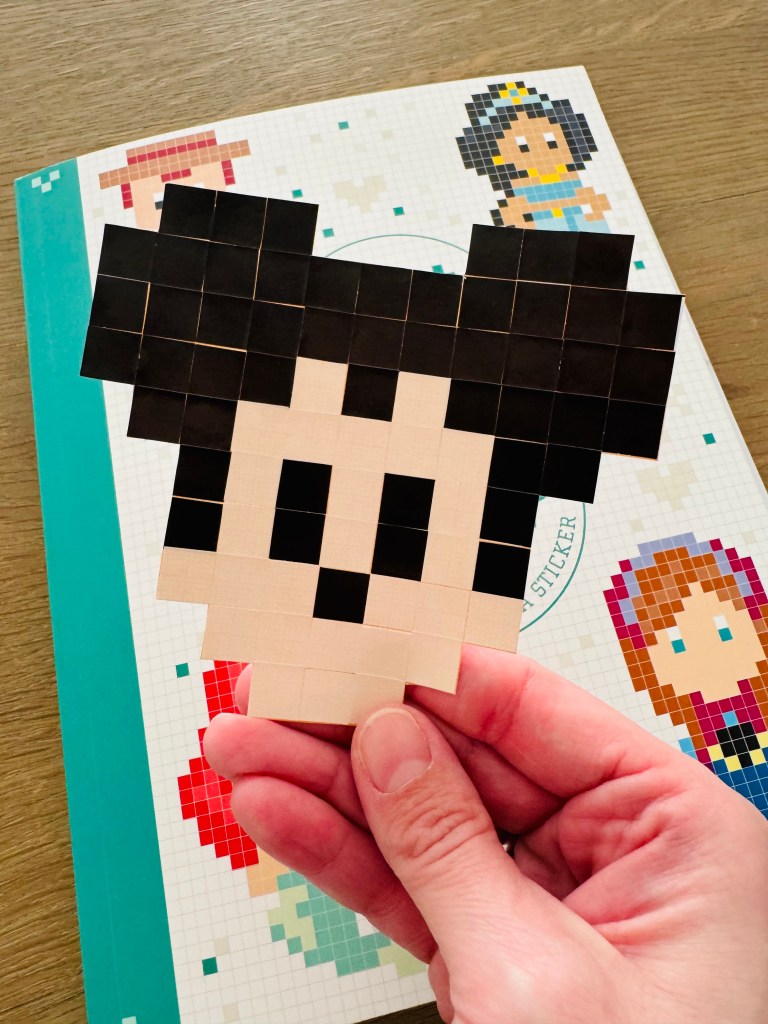 Voorbeeld van Mickey Mouse die klaar is