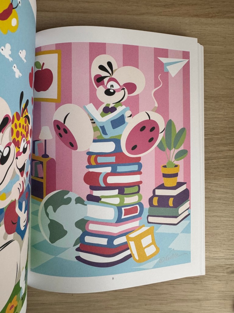 Kleurplaat van een muis zittend op een stapel boeken