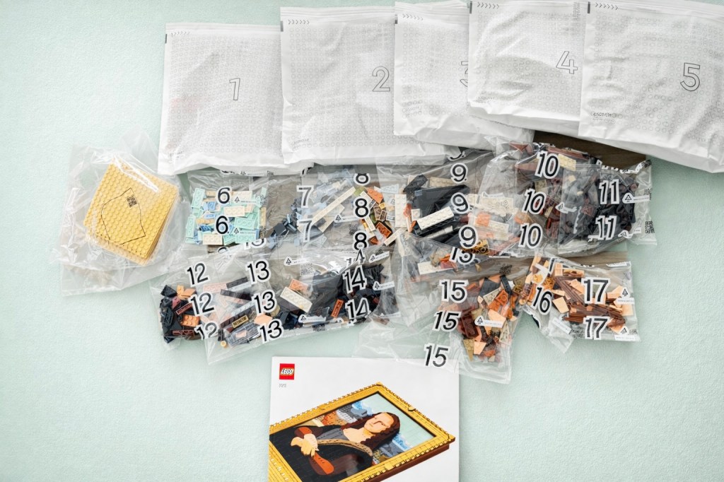 Alle onderdelen uit de Lego Mona Lisa set