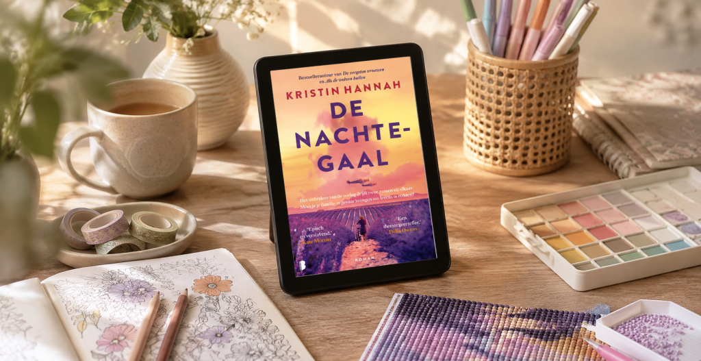 Een e-reader met het boek De Nachtegaal erop
